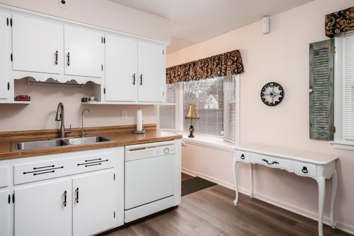 202 Renrose, LOVES PARK, Illinois 61111, 2 Bedrooms Bedrooms, ,2 BathroomsBathrooms,House,For Sale,Renrose,202507706