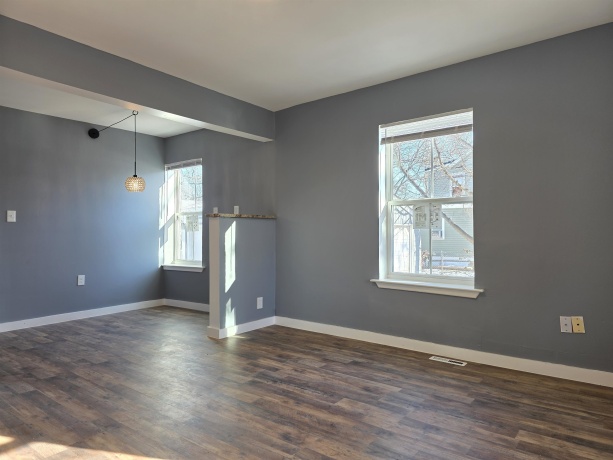 913 Loomis St, ROCKFORD, Illinois 61102, ,2 Units,For Sale,Loomis St,202507707