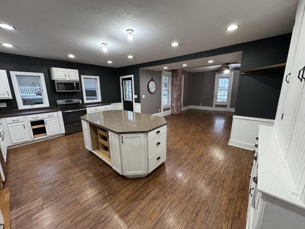 205 Pearl, LANARK, Illinois 61046, 4 Bedrooms Bedrooms, ,2 BathroomsBathrooms,House,For Sale,Pearl,202507708