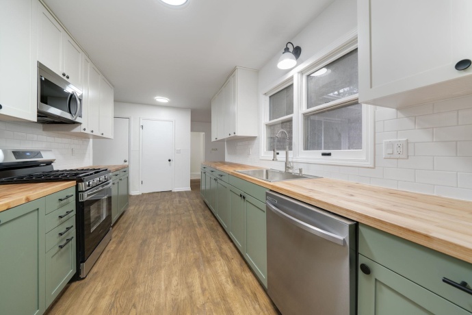 1614 Huntington, DEKALB, Illinois 60115, 3 Bedrooms Bedrooms, ,2 BathroomsBathrooms,House,For Sale,Huntington,202507717