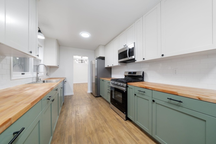 1614 Huntington, DEKALB, Illinois 60115, 3 Bedrooms Bedrooms, ,2 BathroomsBathrooms,House,For Sale,Huntington,202507717