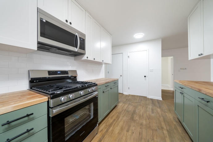 1614 Huntington, DEKALB, Illinois 60115, 3 Bedrooms Bedrooms, ,2 BathroomsBathrooms,House,For Sale,Huntington,202507717