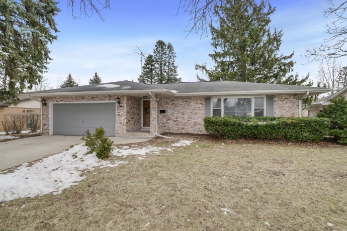 1614 Huntington, DEKALB, Illinois 60115, 3 Bedrooms Bedrooms, ,2 BathroomsBathrooms,House,For Sale,Huntington,202507717