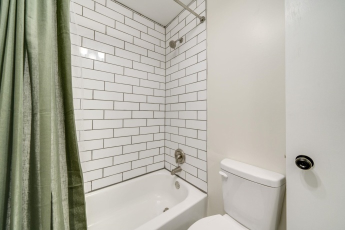 1614 Huntington, DEKALB, Illinois 60115, 3 Bedrooms Bedrooms, ,2 BathroomsBathrooms,House,For Sale,Huntington,202507717