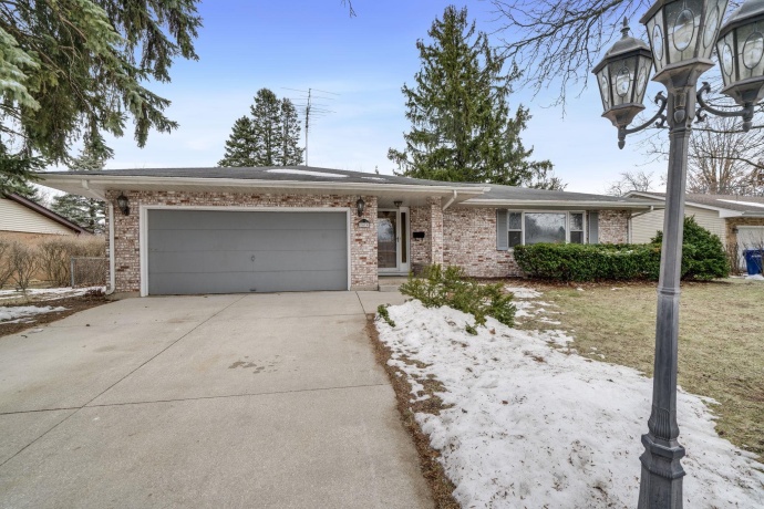 1614 Huntington, DEKALB, Illinois 60115, 3 Bedrooms Bedrooms, ,2 BathroomsBathrooms,House,For Sale,Huntington,202507717