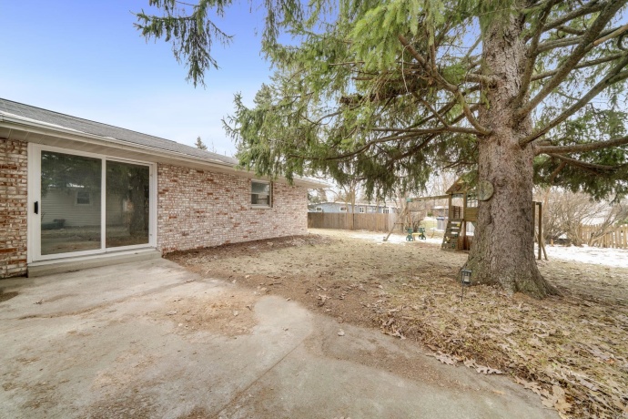 1614 Huntington, DEKALB, Illinois 60115, 3 Bedrooms Bedrooms, ,2 BathroomsBathrooms,House,For Sale,Huntington,202507717