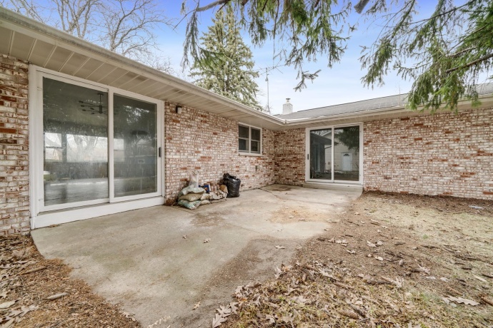 1614 Huntington, DEKALB, Illinois 60115, 3 Bedrooms Bedrooms, ,2 BathroomsBathrooms,House,For Sale,Huntington,202507717