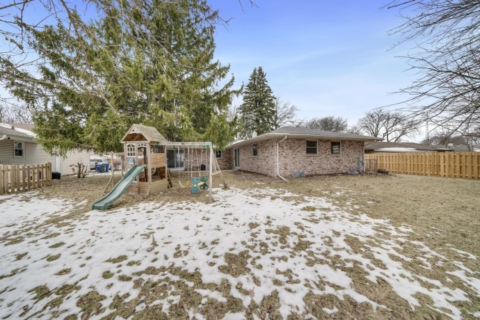 1614 Huntington, DEKALB, Illinois 60115, 3 Bedrooms Bedrooms, ,2 BathroomsBathrooms,House,For Sale,Huntington,202507717