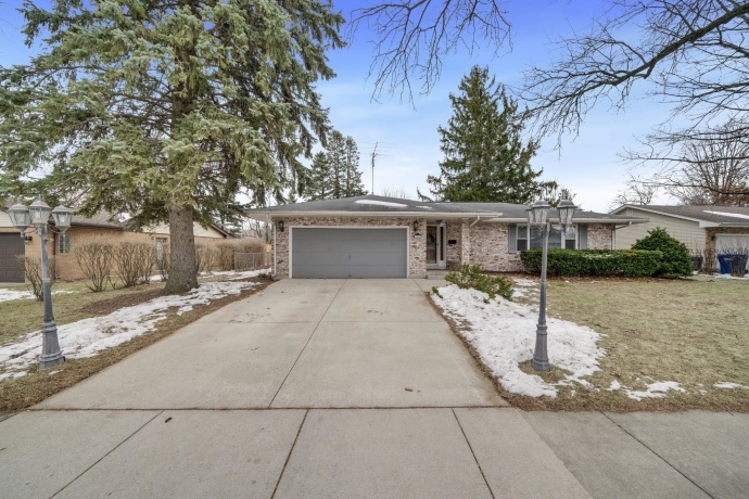 1614 Huntington, DEKALB, Illinois 60115, 3 Bedrooms Bedrooms, ,2 BathroomsBathrooms,House,For Sale,Huntington,202507717