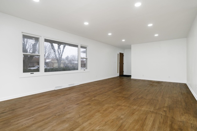 1614 Huntington, DEKALB, Illinois 60115, 3 Bedrooms Bedrooms, ,2 BathroomsBathrooms,House,For Sale,Huntington,202507717