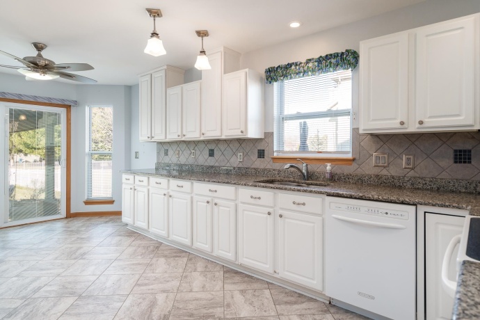 206 BEAR DUSK, BELVIDERE, Illinois 61008, 3 Bedrooms Bedrooms, ,2 BathroomsBathrooms,House,For Sale,BEAR DUSK,202507718