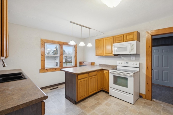 2226 8th, MONROE, Wisconsin 53566, 3 Bedrooms Bedrooms, ,1 BathroomBathrooms,House,For Sale,8th,202507199