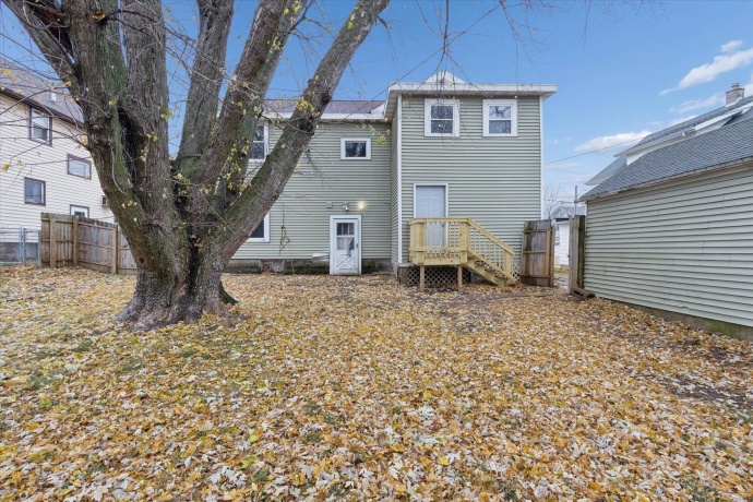 2226 8th, MONROE, Wisconsin 53566, 3 Bedrooms Bedrooms, ,1 BathroomBathrooms,House,For Sale,8th,202507199
