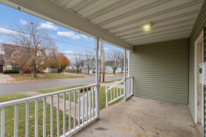 2226 8th, MONROE, Wisconsin 53566, 3 Bedrooms Bedrooms, ,1 BathroomBathrooms,House,For Sale,8th,202507199