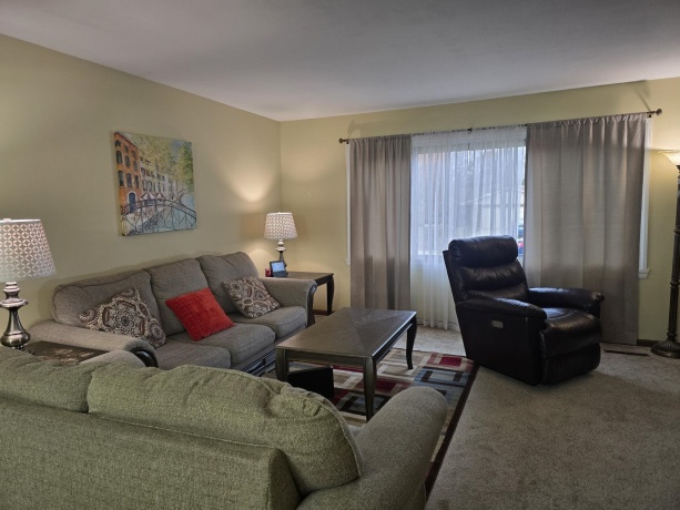 1208 Roxbury, ROCKFORD, Illinois 61107, 4 Bedrooms Bedrooms, ,2 BathroomsBathrooms,House,For Sale,Roxbury,202507249