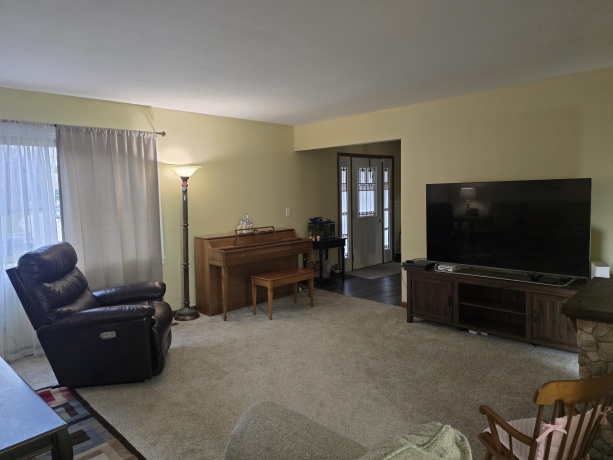 1208 Roxbury, ROCKFORD, Illinois 61107, 4 Bedrooms Bedrooms, ,2 BathroomsBathrooms,House,For Sale,Roxbury,202507249