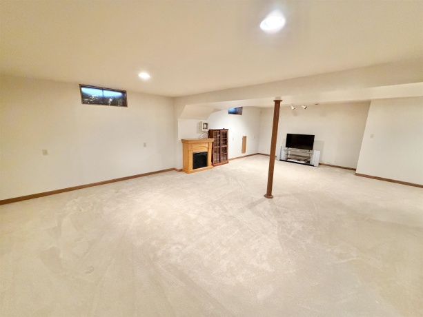 305 Pershing, STILLMAN VALLEY, Illinois 61084, 3 Bedrooms Bedrooms, ,2 BathroomsBathrooms,House,For Sale,Pershing,202507735