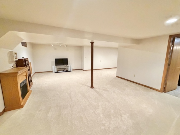 305 Pershing, STILLMAN VALLEY, Illinois 61084, 3 Bedrooms Bedrooms, ,2 BathroomsBathrooms,House,For Sale,Pershing,202507735