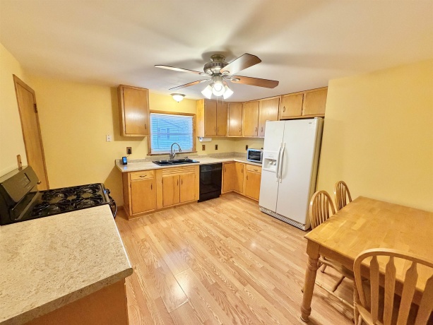 305 Pershing, STILLMAN VALLEY, Illinois 61084, 3 Bedrooms Bedrooms, ,2 BathroomsBathrooms,House,For Sale,Pershing,202507735