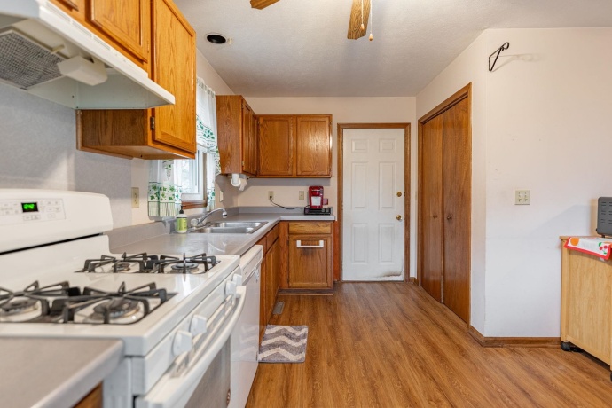 1219 6th, BELVIDERE, Illinois 61008, 2 Bedrooms Bedrooms, ,1 BathroomBathrooms,House,For Sale,6th,202507741