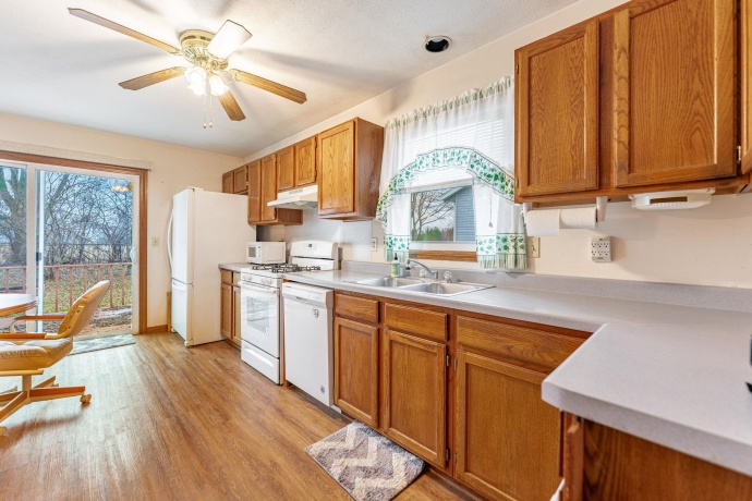 1219 6th, BELVIDERE, Illinois 61008, 2 Bedrooms Bedrooms, ,1 BathroomBathrooms,House,For Sale,6th,202507741