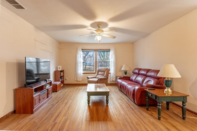 1219 6th, BELVIDERE, Illinois 61008, 2 Bedrooms Bedrooms, ,1 BathroomBathrooms,House,For Sale,6th,202507741