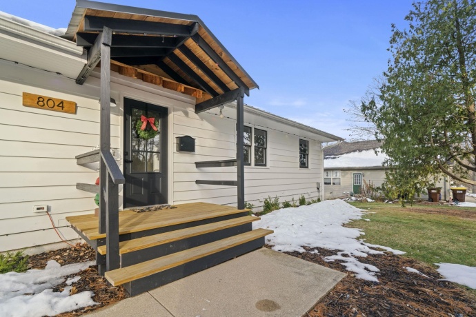 804 Jackson, OREGON, Illinois 61061, 4 Bedrooms Bedrooms, ,2 BathroomsBathrooms,House,For Sale,Jackson,202507742