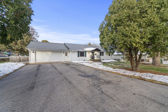 804 Jackson, OREGON, Illinois 61061, 4 Bedrooms Bedrooms, ,2 BathroomsBathrooms,House,For Sale,Jackson,202507742