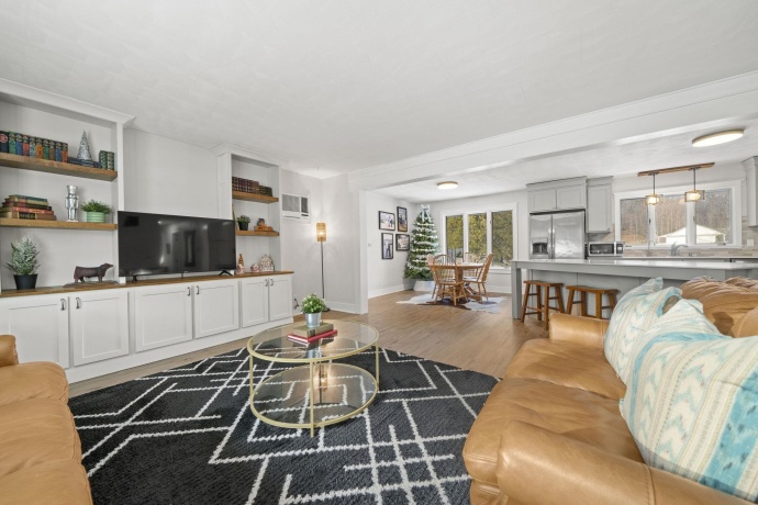 804 Jackson, OREGON, Illinois 61061, 4 Bedrooms Bedrooms, ,2 BathroomsBathrooms,House,For Sale,Jackson,202507742