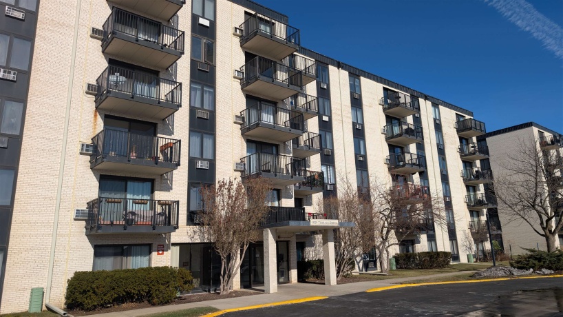 9128 Terrace Unit 2D, NILES, Illinois 60714, 1 Bedroom Bedrooms, ,1 BathroomBathrooms,House,For Sale,Terrace Unit 2D,202507745