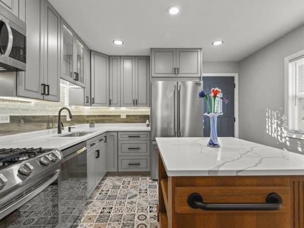 2205 Clover, ROCKFORD, Illinois 61102, 4 Bedrooms Bedrooms, ,2 BathroomsBathrooms,House,For Sale,Clover,202507749