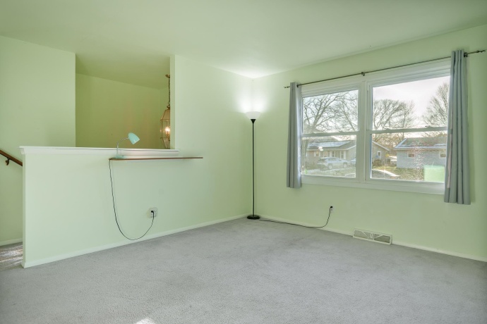 3107 La Salle, ROCKFORD, Illinois 61114, 5 Bedrooms Bedrooms, ,2 BathroomsBathrooms,House,For Sale,La Salle,202507081