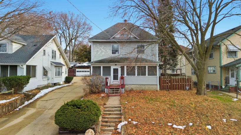 520 OTTAWA, DIXON, Illinois 61021, 3 Bedrooms Bedrooms, ,1 BathroomBathrooms,House,For Sale,OTTAWA,202507751