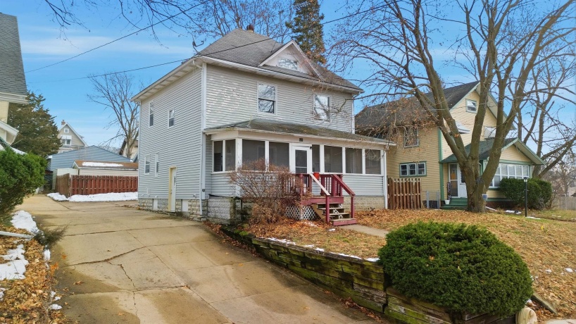 520 OTTAWA, DIXON, Illinois 61021, 3 Bedrooms Bedrooms, ,1 BathroomBathrooms,House,For Sale,OTTAWA,202507751