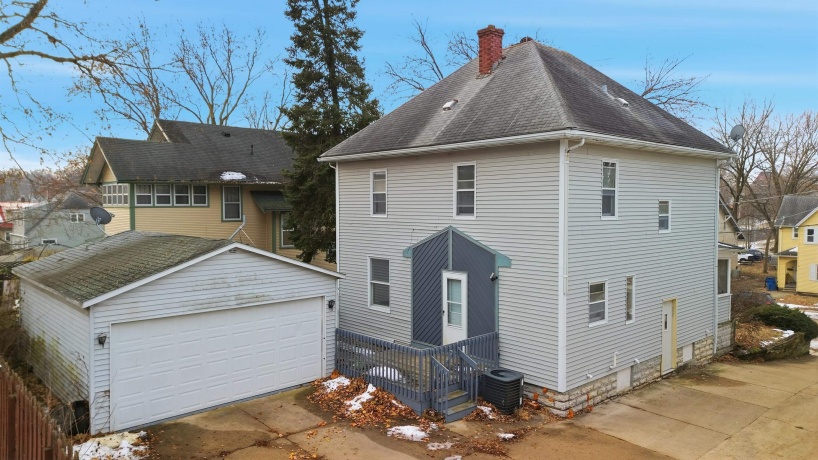 520 OTTAWA, DIXON, Illinois 61021, 3 Bedrooms Bedrooms, ,1 BathroomBathrooms,House,For Sale,OTTAWA,202507751