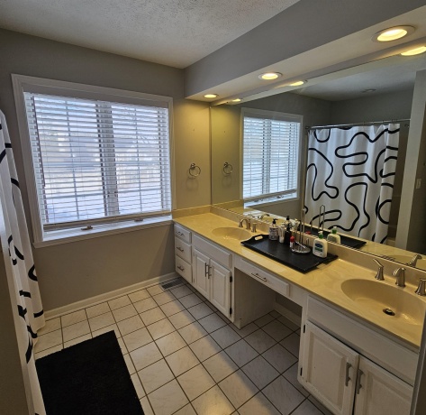 5221 DEER POINTE, ROCKFORD, Illinois 61114, 4 Bedrooms Bedrooms, ,2 BathroomsBathrooms,House,For Sale,DEER POINTE,202507752