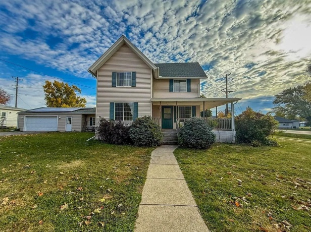 101 Chicago, DAVIS JUNCTION, Illinois 61020, 3 Bedrooms Bedrooms, ,2 BathroomsBathrooms,House,For Sale,Chicago,202506310