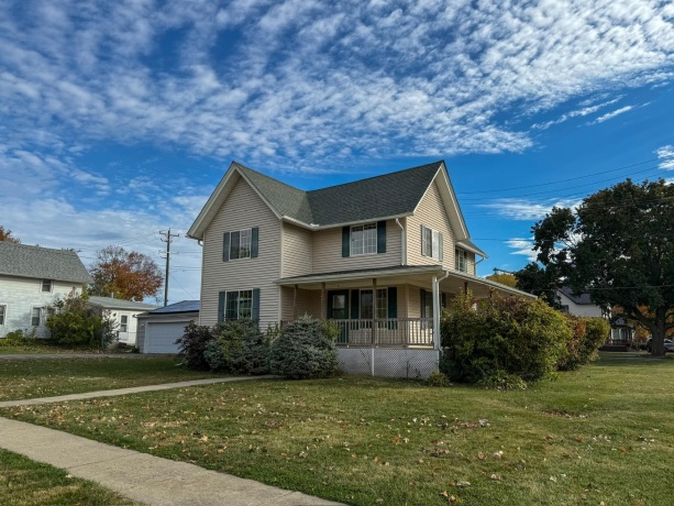 101 Chicago, DAVIS JUNCTION, Illinois 61020, 3 Bedrooms Bedrooms, ,2 BathroomsBathrooms,House,For Sale,Chicago,202506310