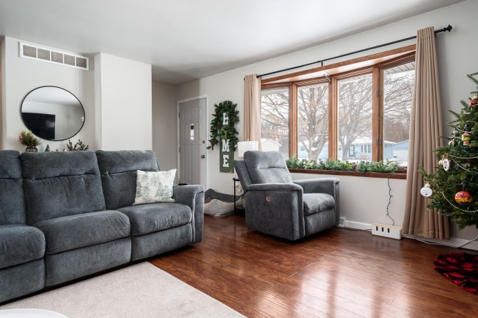 1517 Minns, MACHESNEY PARK, Illinois 61115, 3 Bedrooms Bedrooms, ,2 BathroomsBathrooms,House,For Sale,Minns,202507772