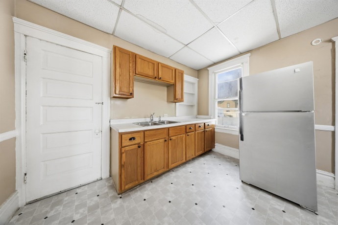 108-110 Iroquois, FREEPORT, Illinois 61032, ,2 Units,For Sale,Iroquois,202600011