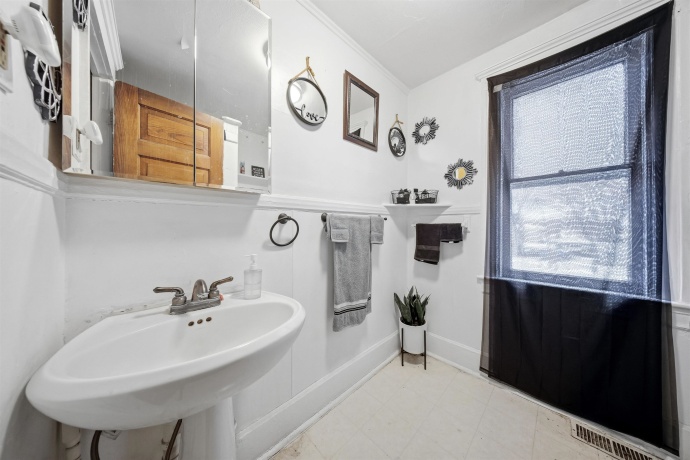 108-110 Iroquois, FREEPORT, Illinois 61032, ,2 Units,For Sale,Iroquois,202600011