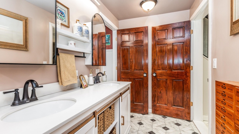 803 Ridge, GALENA, Illinois 61036, 3 Bedrooms Bedrooms, ,1 BathroomBathrooms,House,For Sale,Ridge,202600015