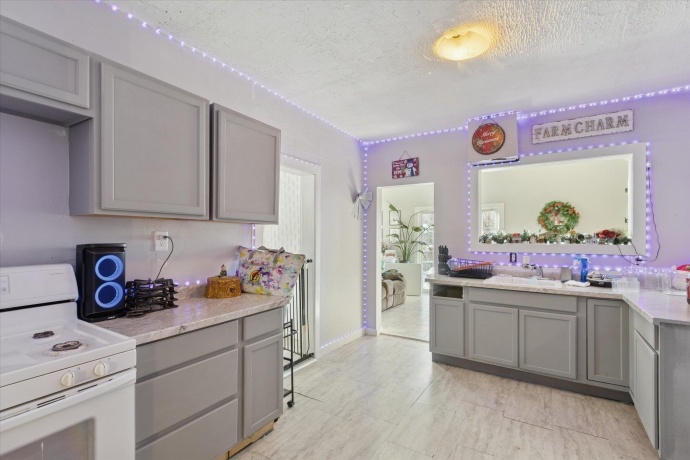 418 Adams, ROCKFORD, Illinois 61107, 3 Bedrooms Bedrooms, ,1 BathroomBathrooms,House,For Sale,Adams,202600020