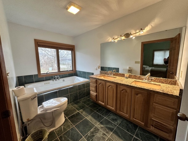 734 Canterbury, FREEPORT, Illinois 61032, 2 Bedrooms Bedrooms, ,3 BathroomsBathrooms,House,For Sale,Canterbury,202407074