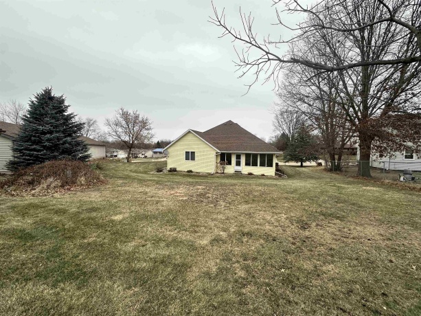 734 Canterbury, FREEPORT, Illinois 61032, 2 Bedrooms Bedrooms, ,3 BathroomsBathrooms,House,For Sale,Canterbury,202407074