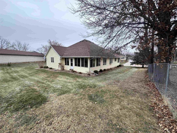 734 Canterbury, FREEPORT, Illinois 61032, 2 Bedrooms Bedrooms, ,3 BathroomsBathrooms,House,For Sale,Canterbury,202407074