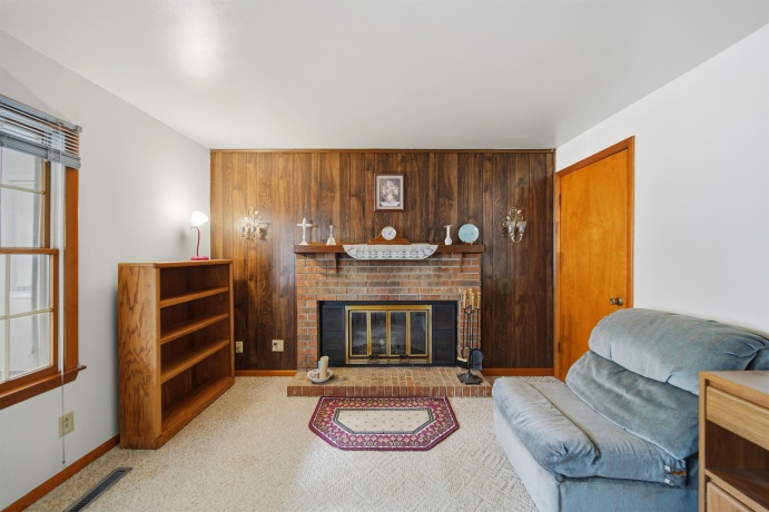 102 Winfield, MORRISON, Illinois 61270, 4 Bedrooms Bedrooms, ,2 BathroomsBathrooms,House,For Sale,Winfield,202600079