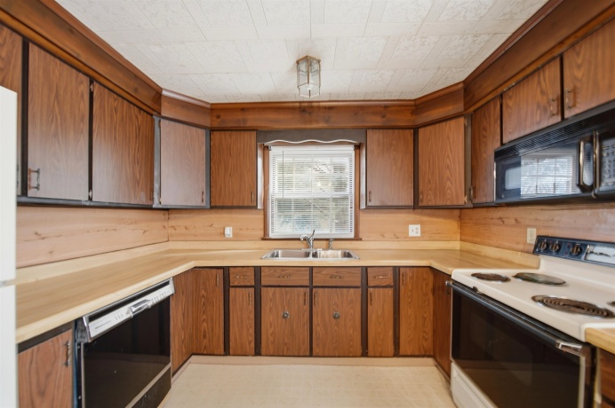 102 Winfield, MORRISON, Illinois 61270, 4 Bedrooms Bedrooms, ,2 BathroomsBathrooms,House,For Sale,Winfield,202600079