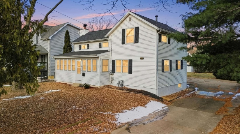 102 Winfield, MORRISON, Illinois 61270, 4 Bedrooms Bedrooms, ,2 BathroomsBathrooms,House,For Sale,Winfield,202600079