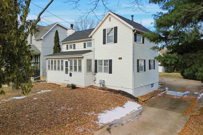 102 Winfield, MORRISON, Illinois 61270, 4 Bedrooms Bedrooms, ,2 BathroomsBathrooms,House,For Sale,Winfield,202600079